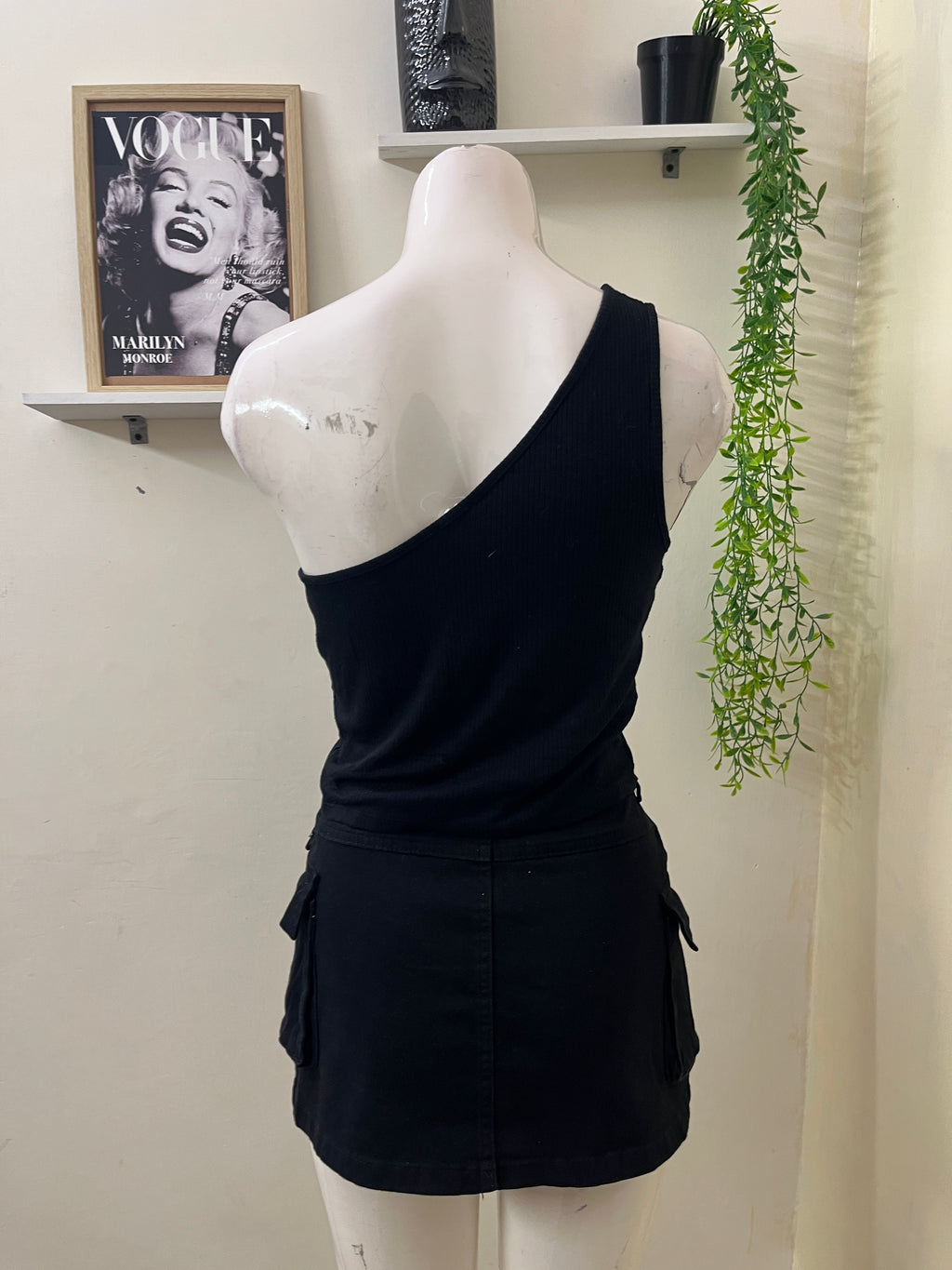One shoulder top