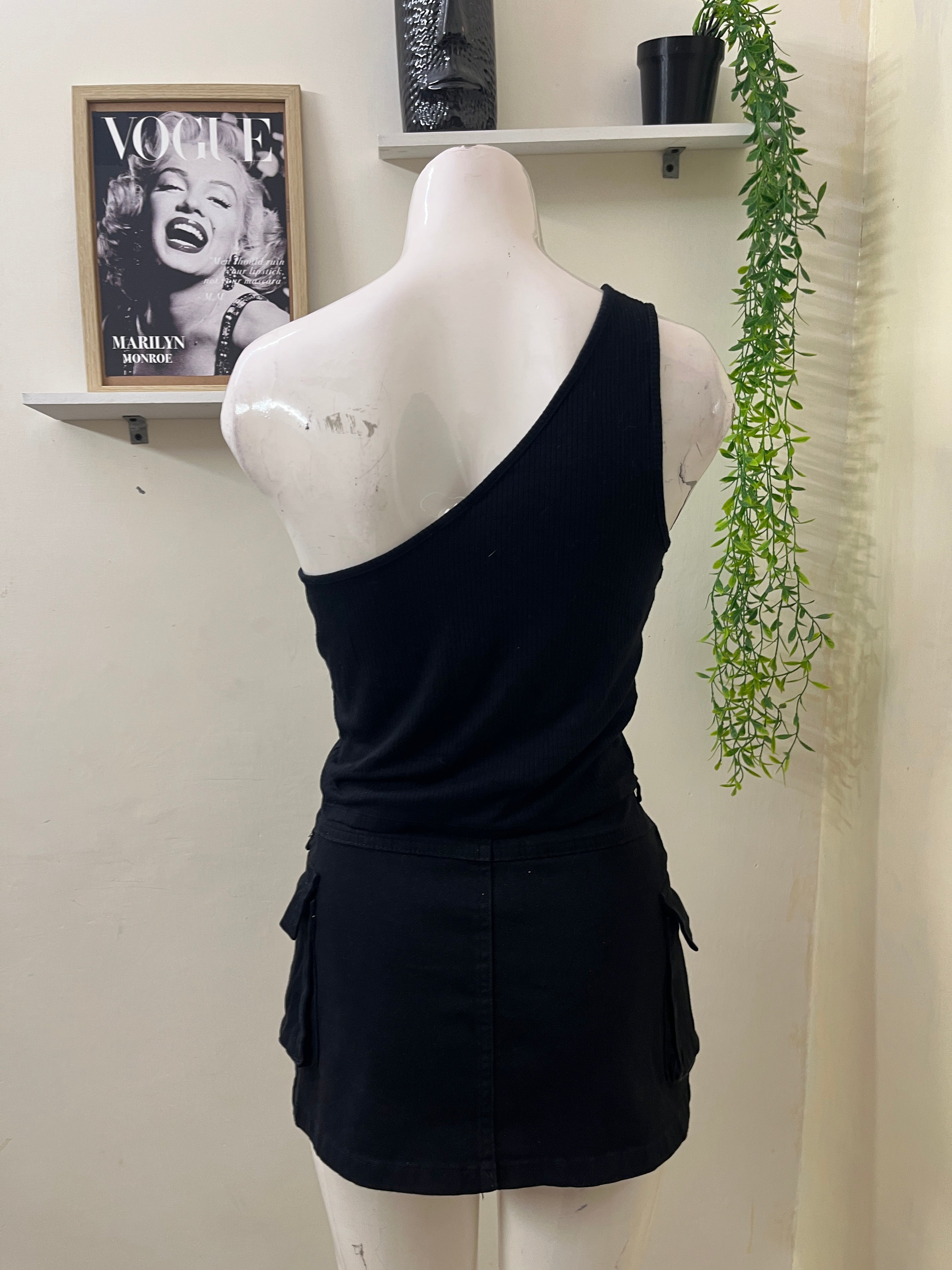 One shoulder top