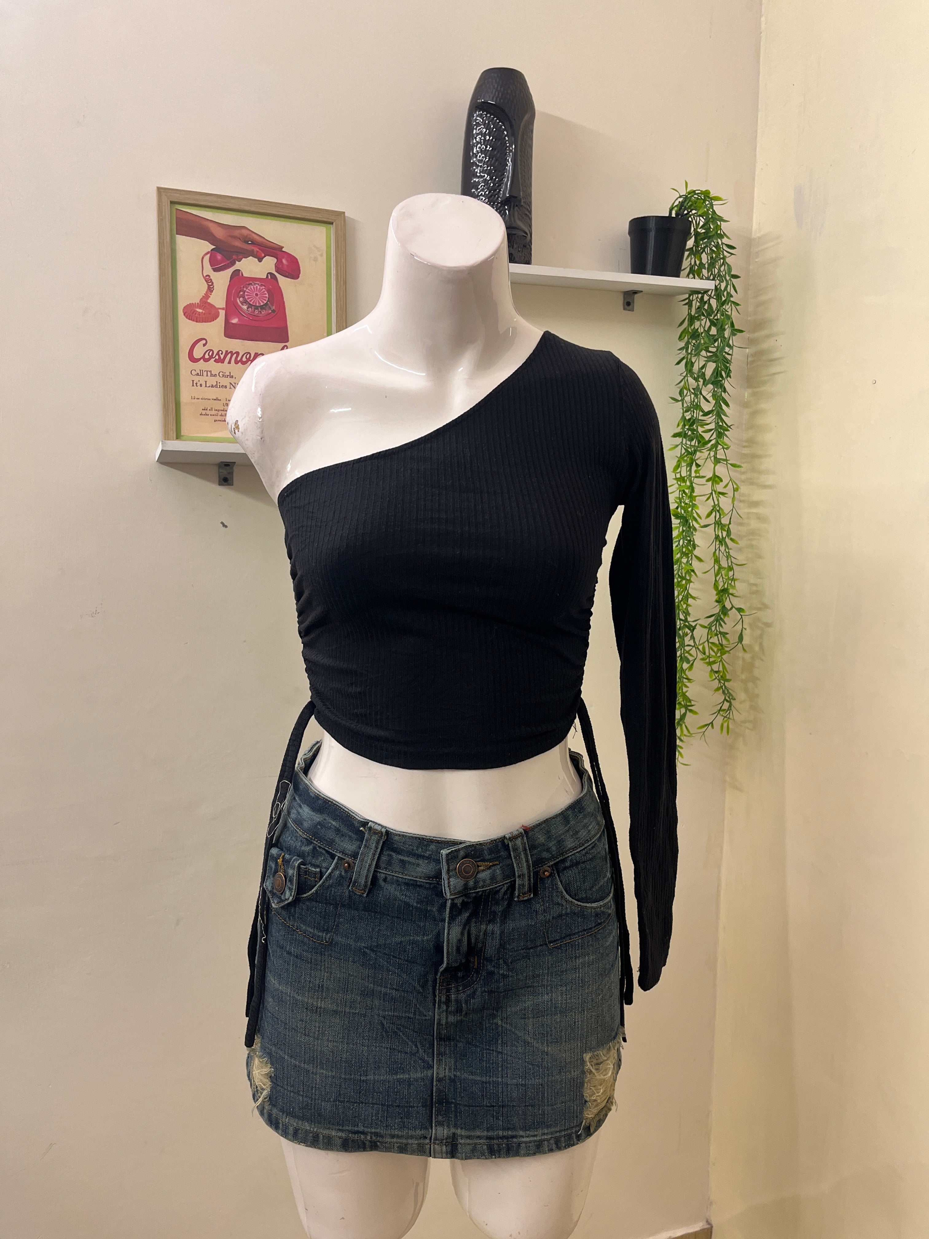 One shoulder top