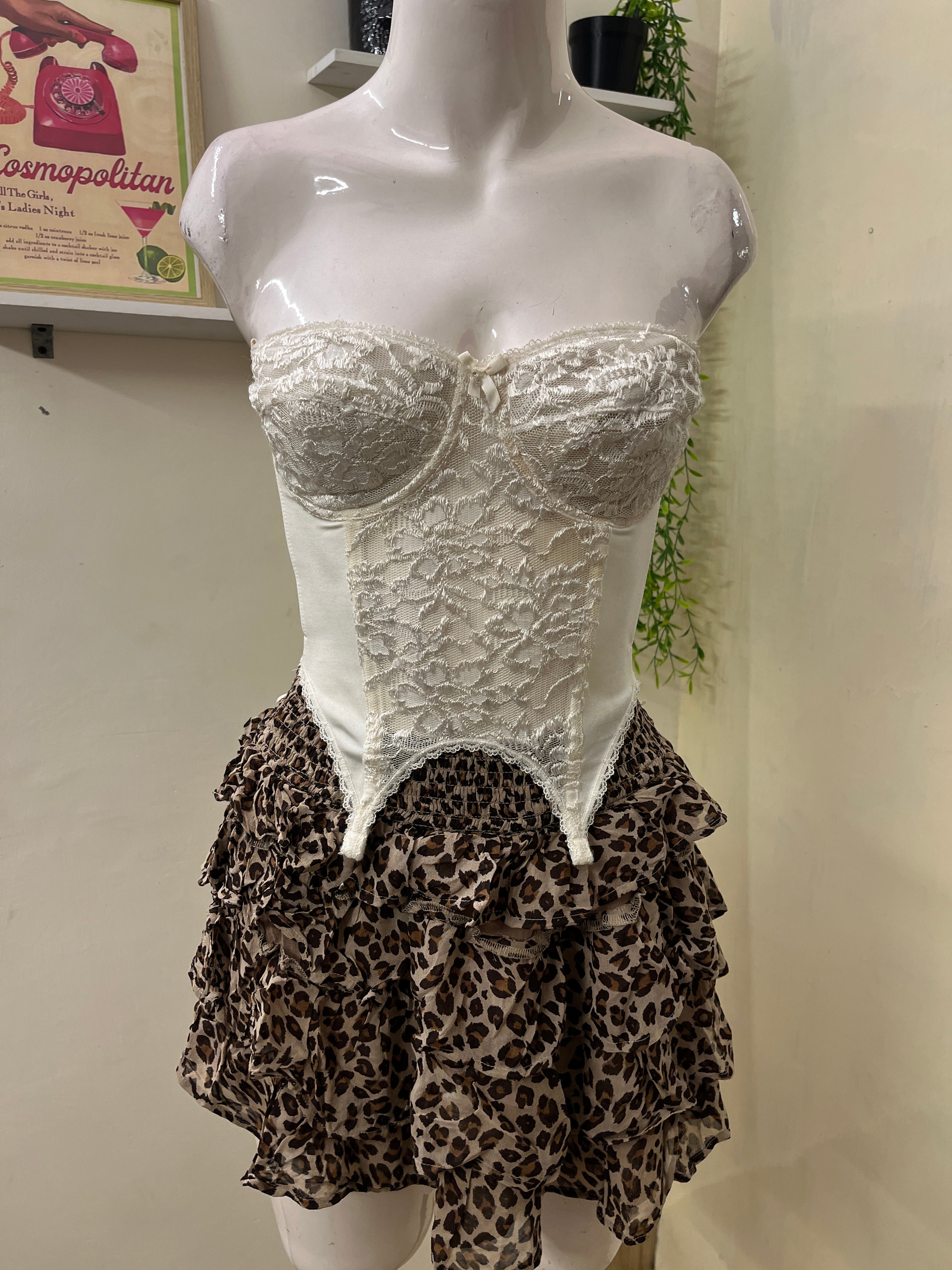Lace strapless corset