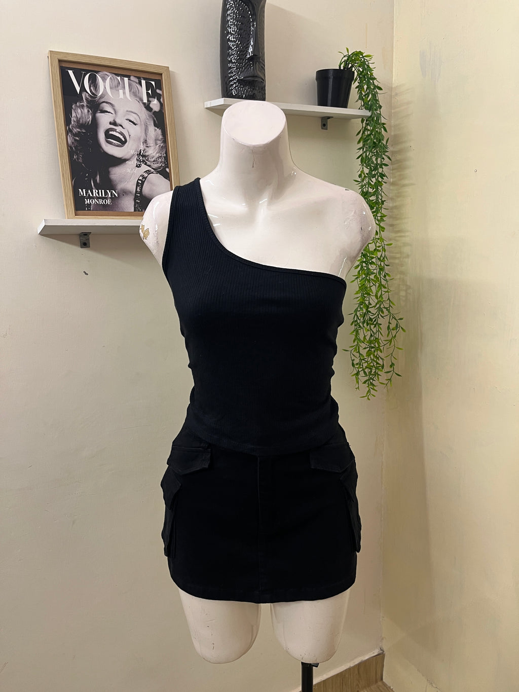 One shoulder top