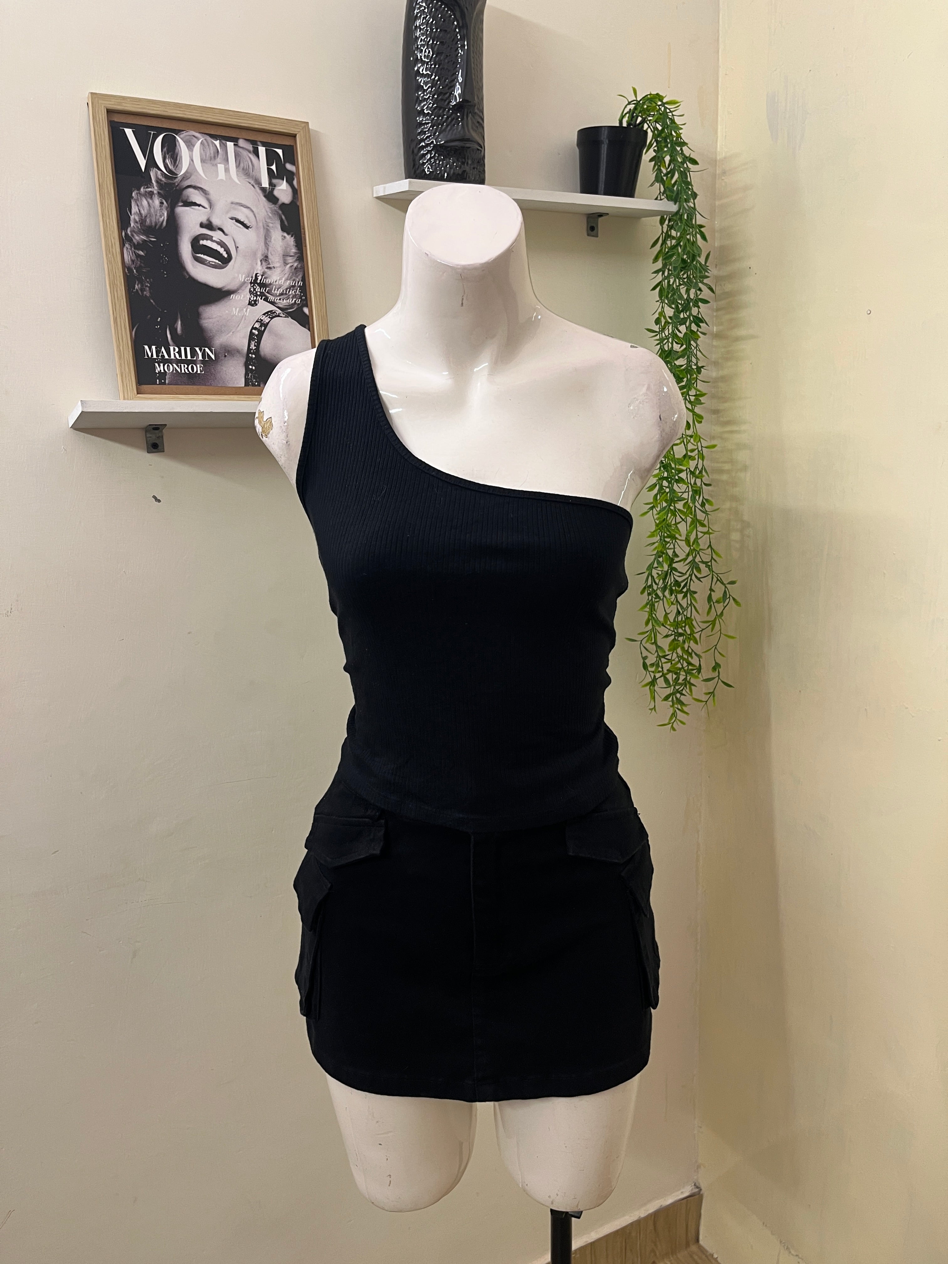 One shoulder top